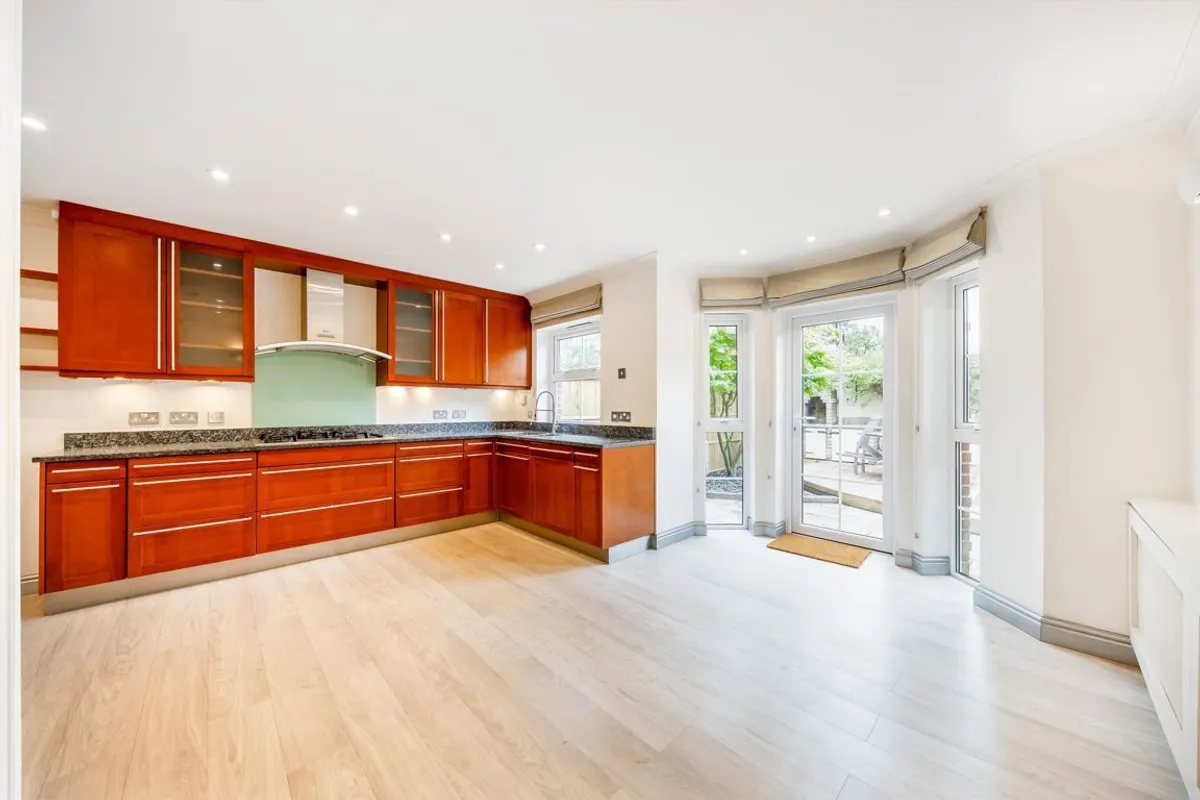House Malthouse Drive in Greater London
