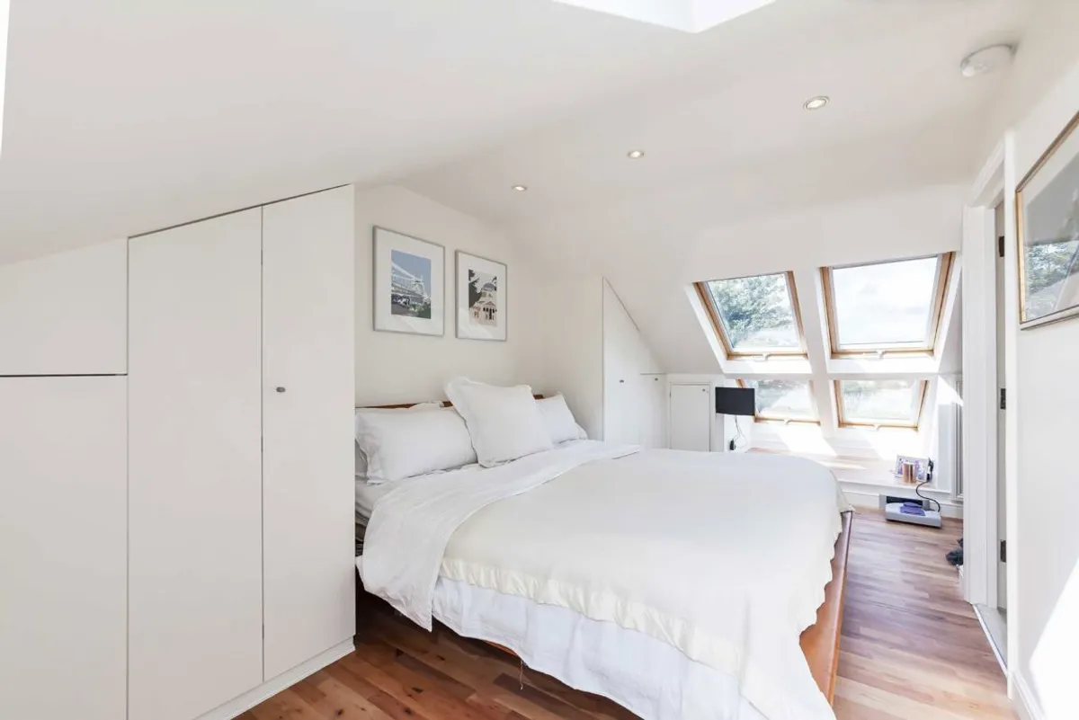 House Malthouse Drive in Greater London