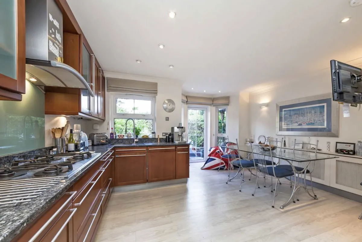 House Malthouse Drive in Greater London