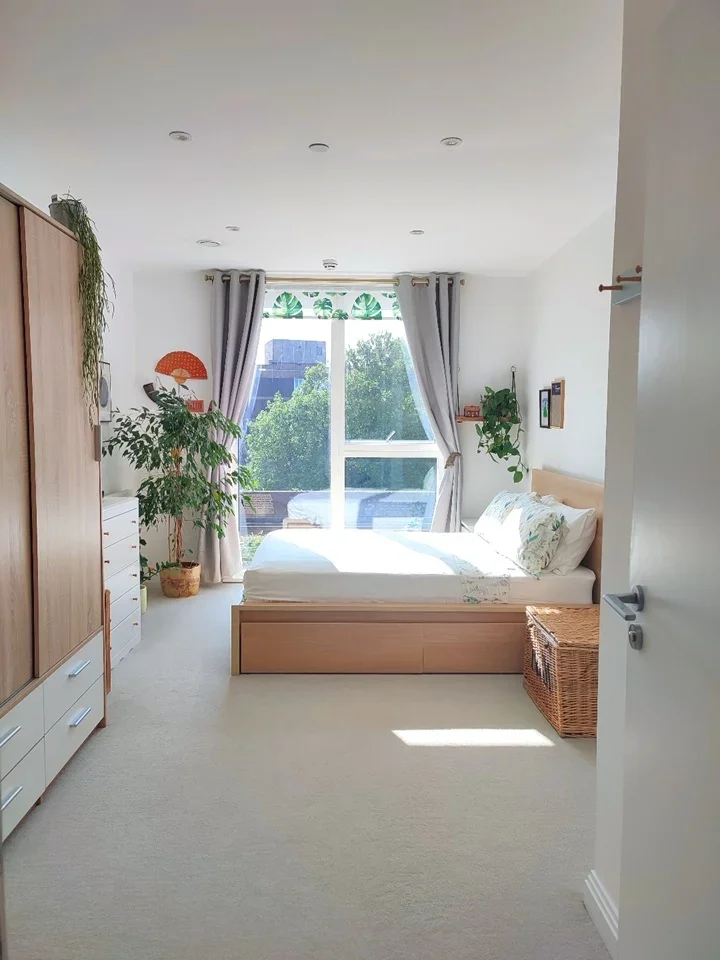 Flat Scena Way in Greater London