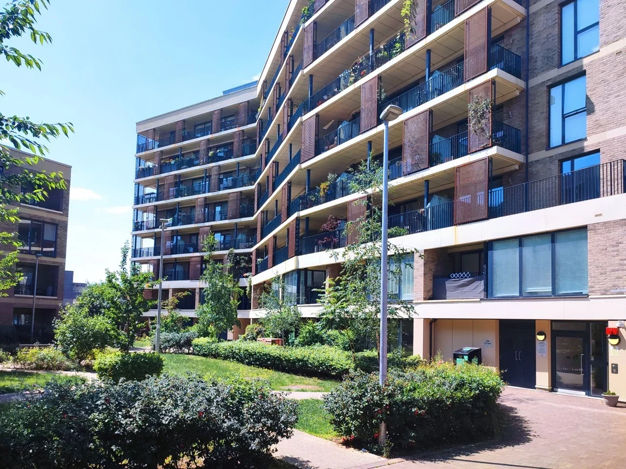 Flat Scena Way in Greater London