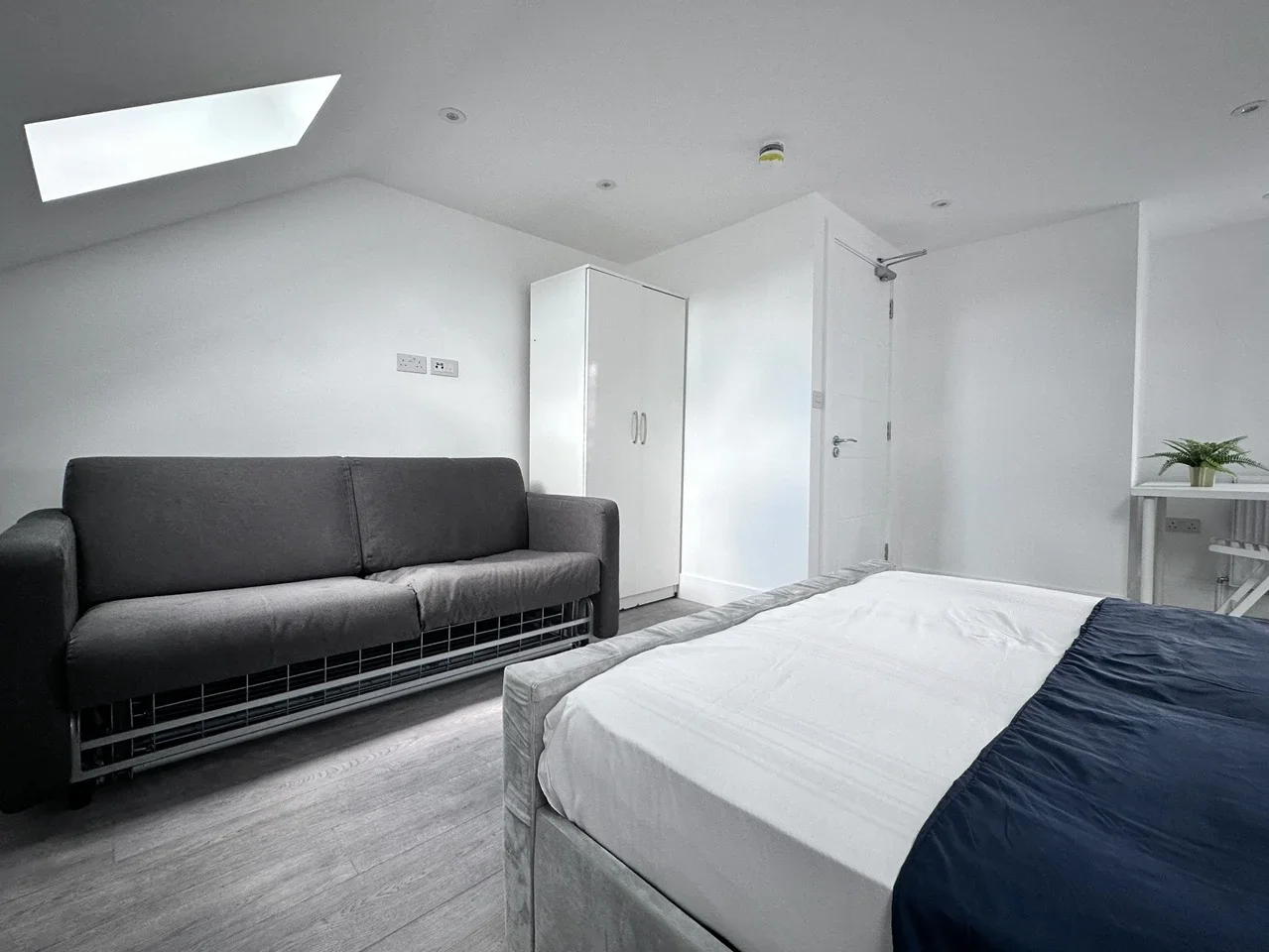 Room Odessa Road in Greater London