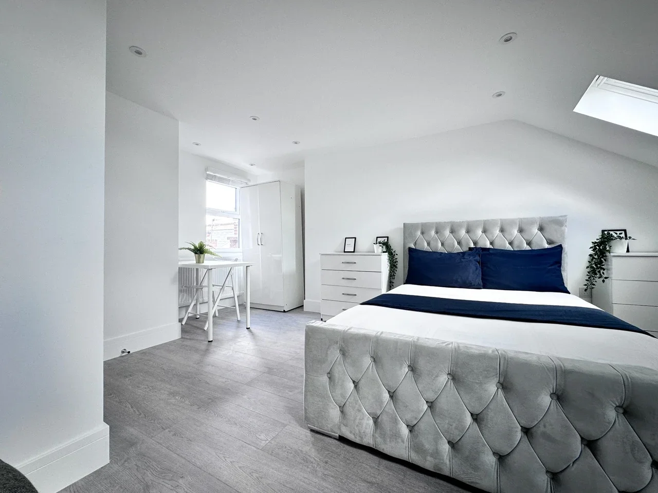 Room Odessa Road in Greater London