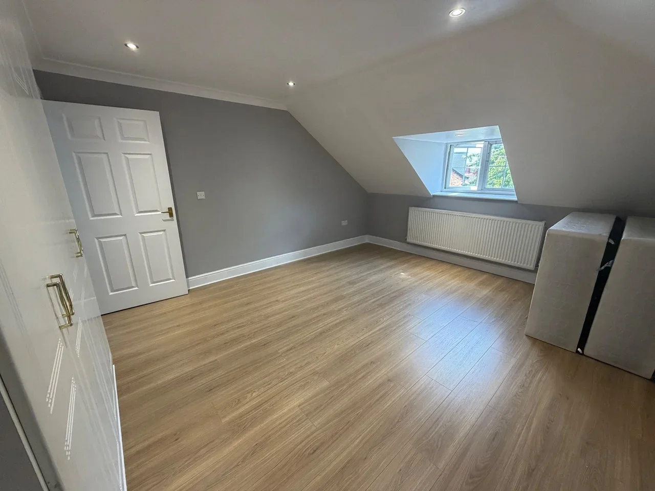 Flat Concorde Close in Greater London