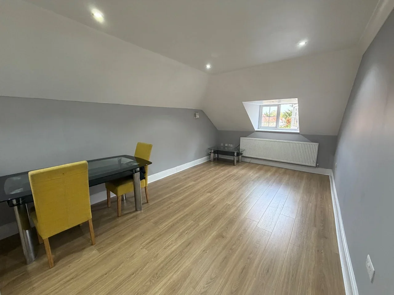 Flat Concorde Close in Greater London