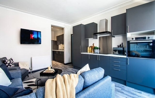 Room Wood Street in Wakefield