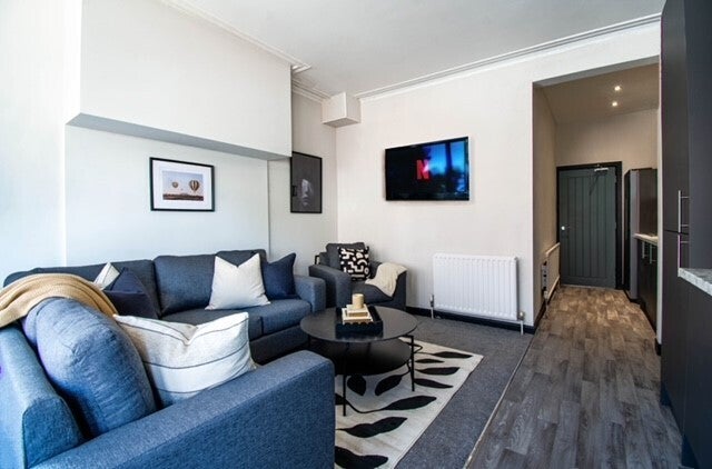 Room Wood Street in Wakefield