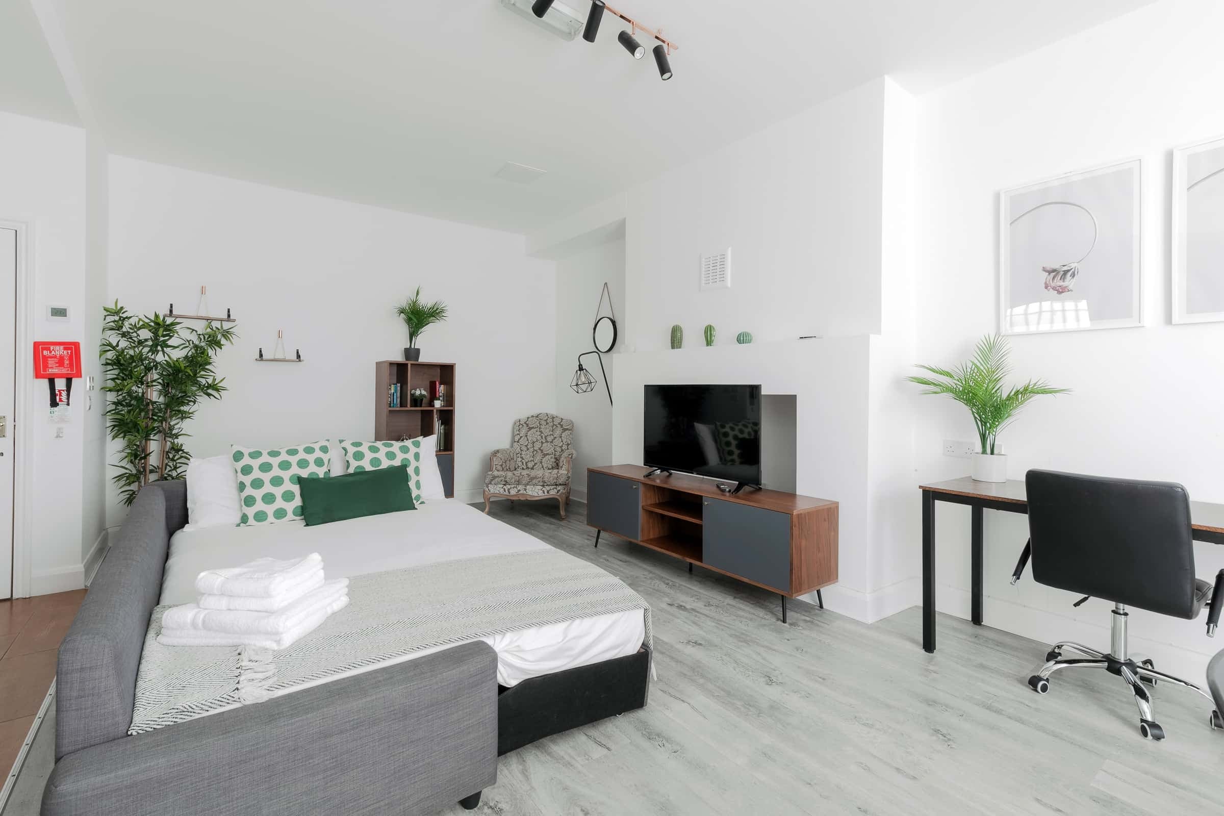 Flat Nevern Road in Greater London