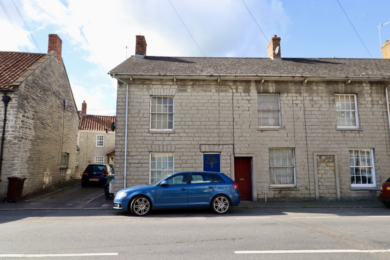 Flat Somerton Road in Street