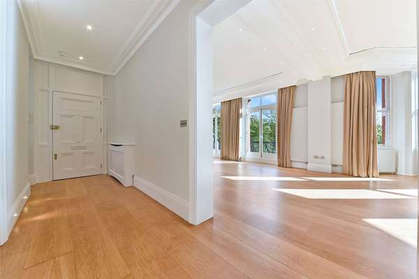 Flat Trebovir Road in Greater London