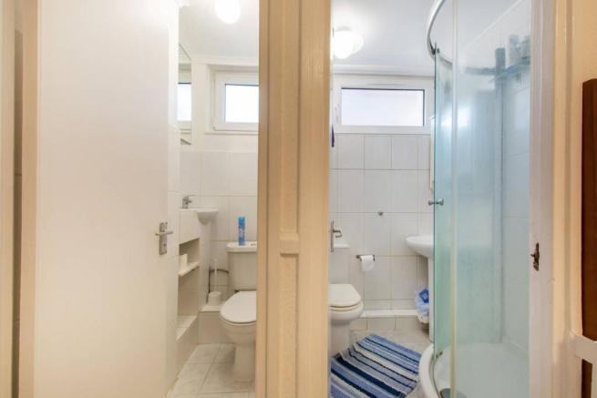 Room Bolingbroke Walk in Greater London
