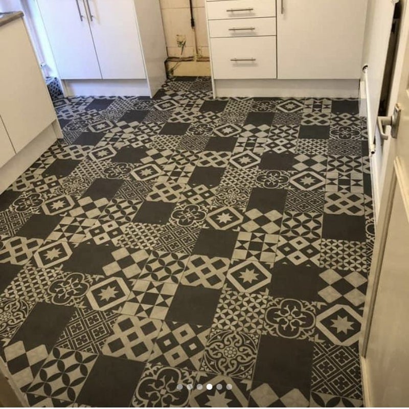 Flat Farrier Street in Greater London