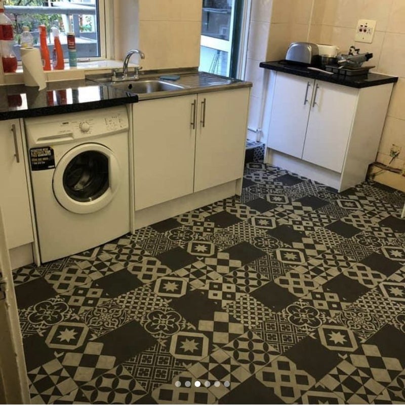 Flat Farrier Street in Greater London