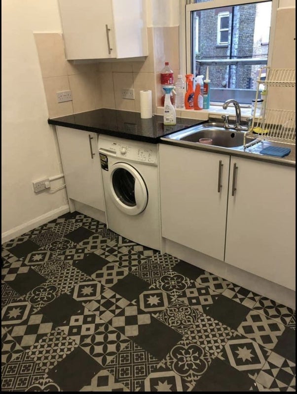 Flat Farrier Street in Greater London