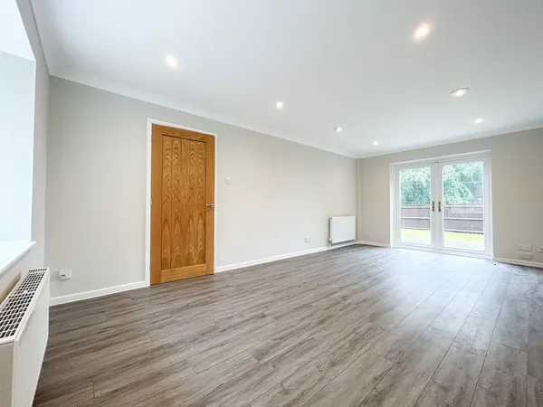 Flat Rockington Way in Wealden