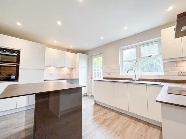 Flat Rockington Way in Wealden