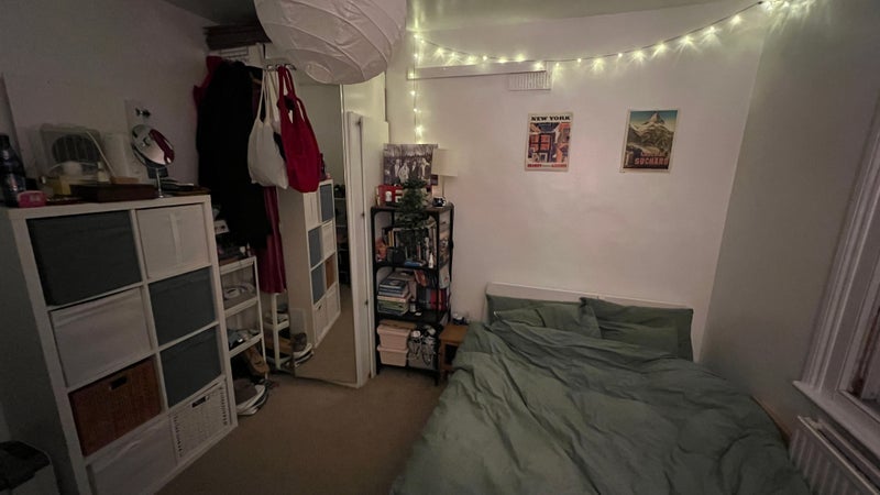 Room Whymark Avenue in Greater London