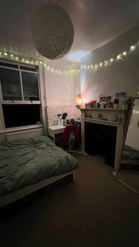 Room Whymark Avenue in Greater London
