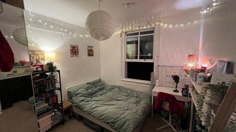 Room Whymark Avenue in Greater London