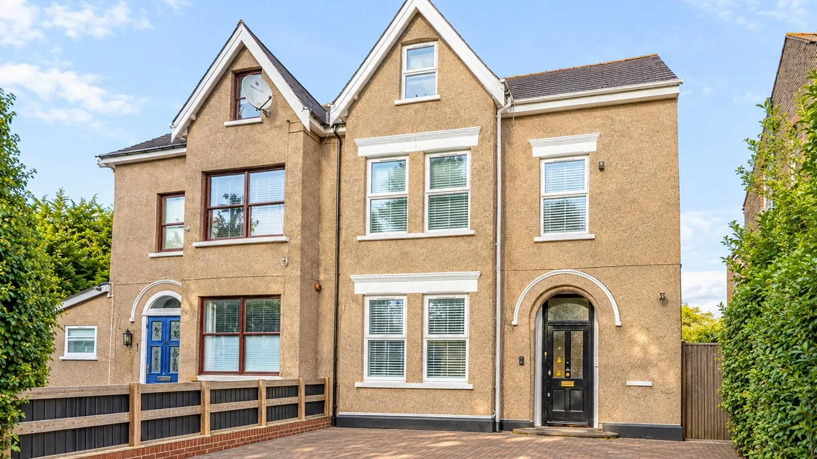 Flat The Ridgeway in Greater London