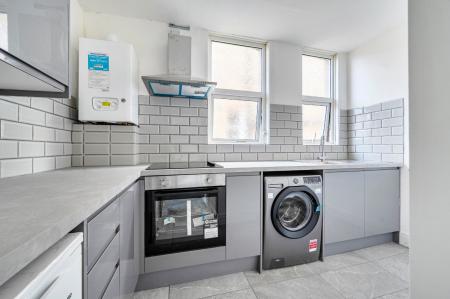 Flat The Ridgeway in Greater London