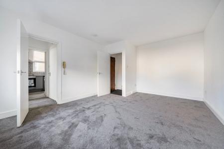 Flat The Ridgeway in Greater London
