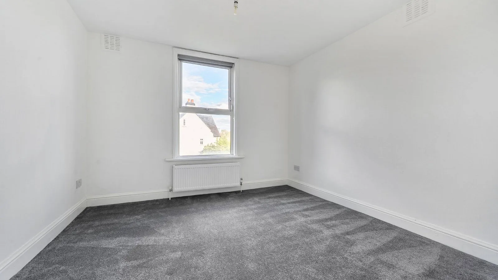 Flat The Ridgeway in Greater London