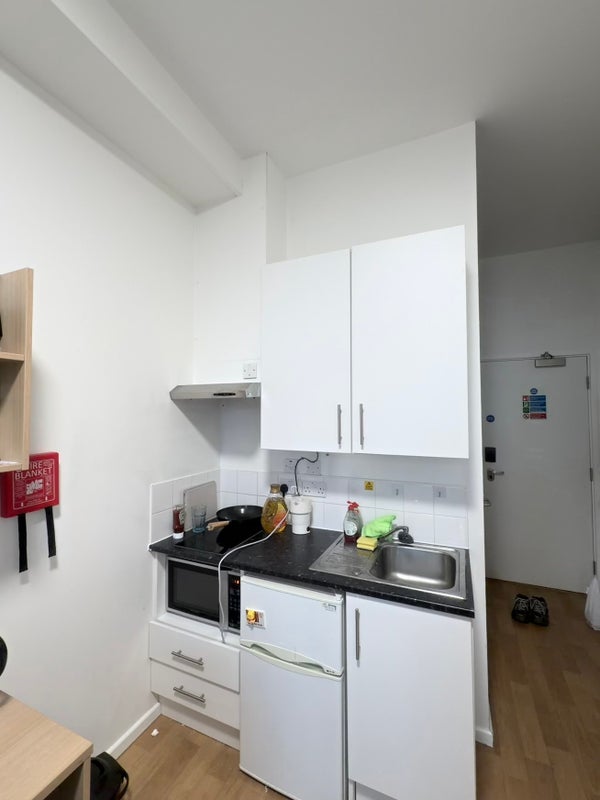 Room Goldhawk Road in Greater London
