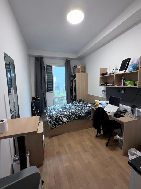 Room Goldhawk Road in Greater London