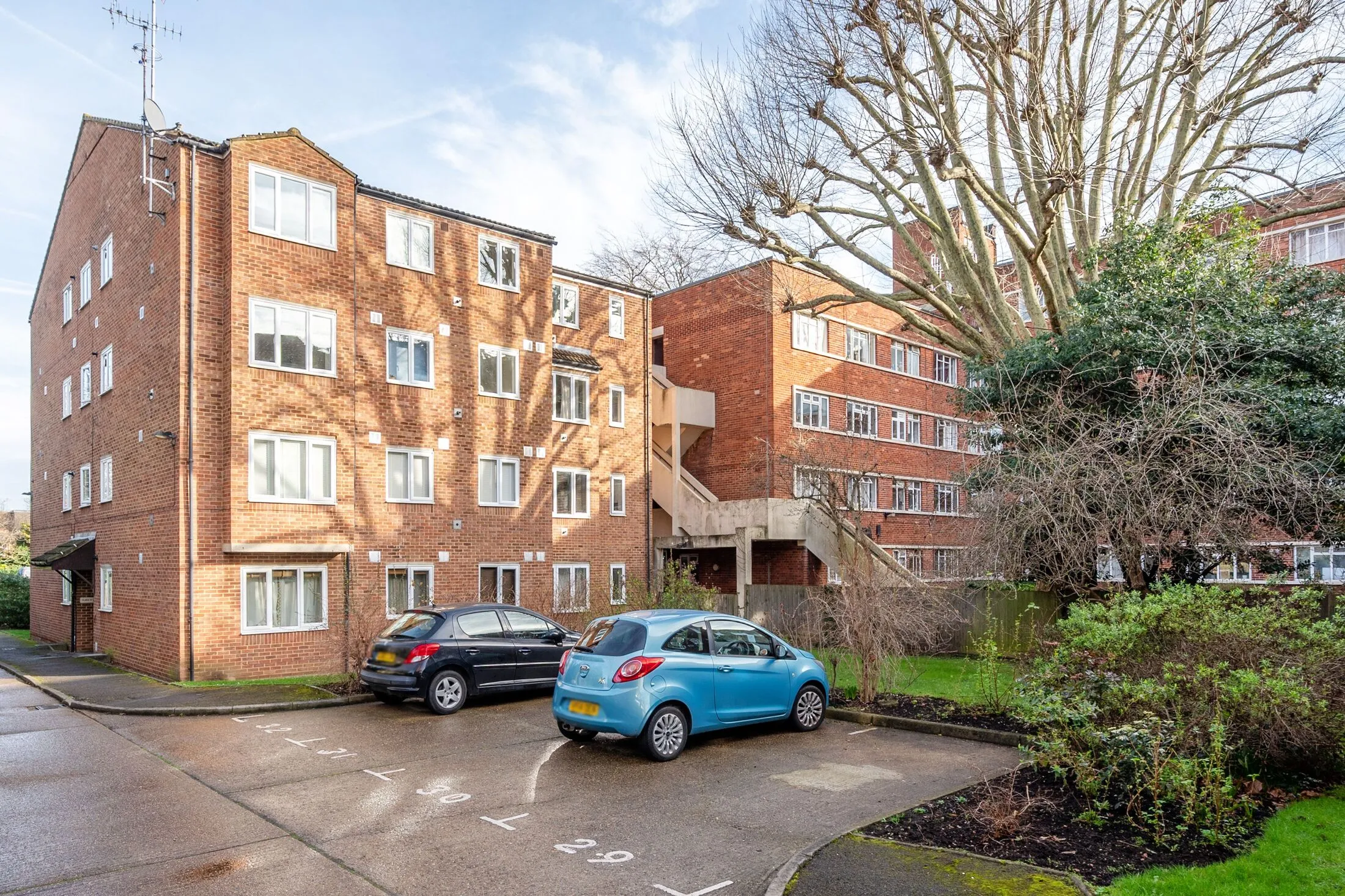 Flat Upper Richmond Road in Greater London