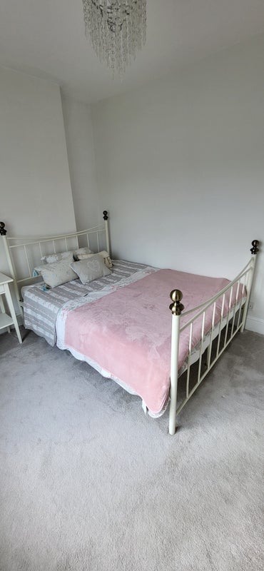 Room Truscott Avenue in Bournemouth