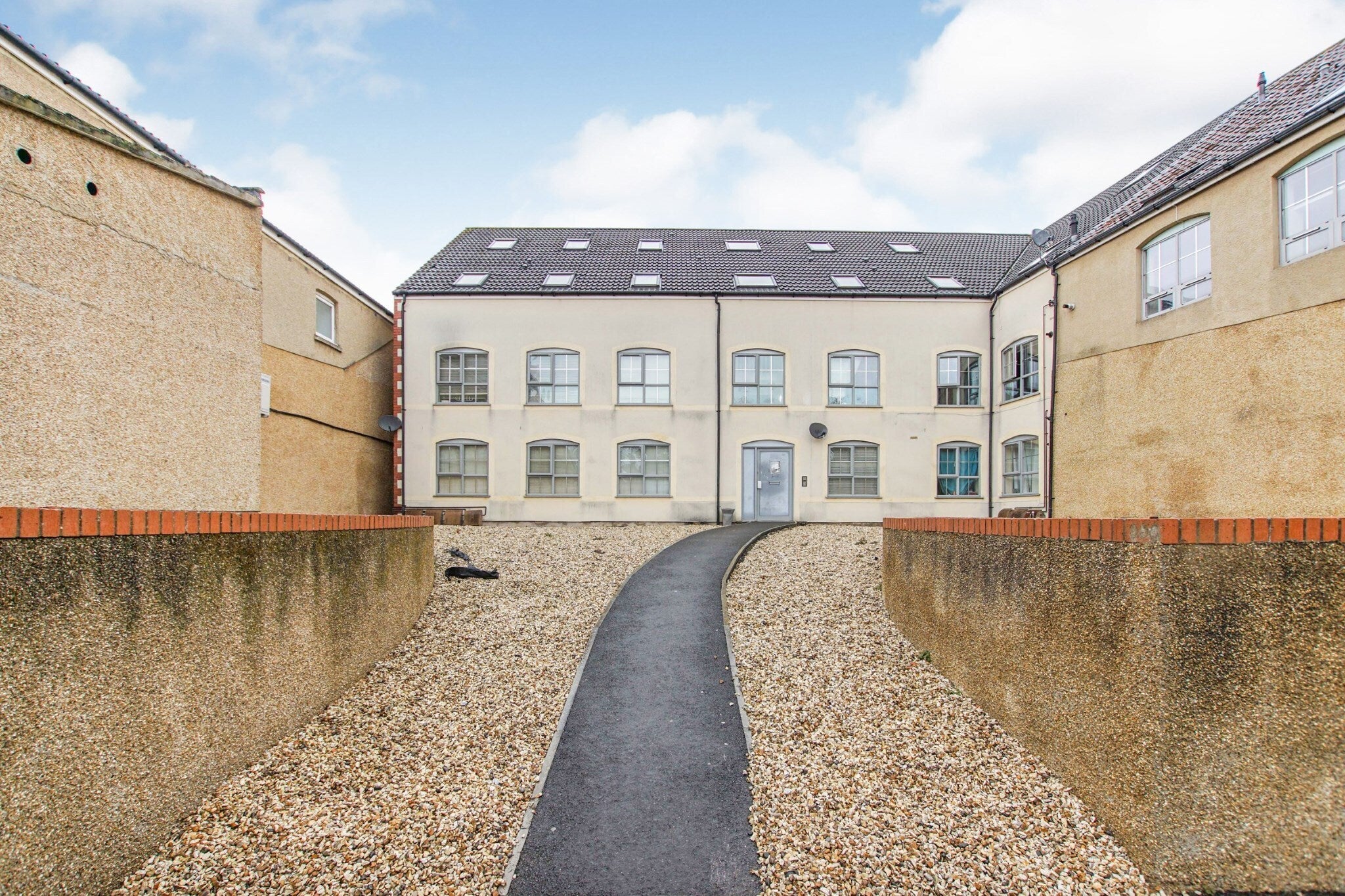 Flat Snowberry Walk in Bristol
