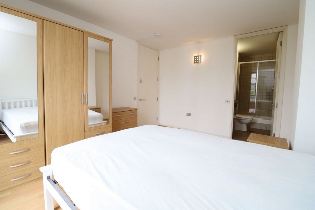 Room Globe Road in Greater London