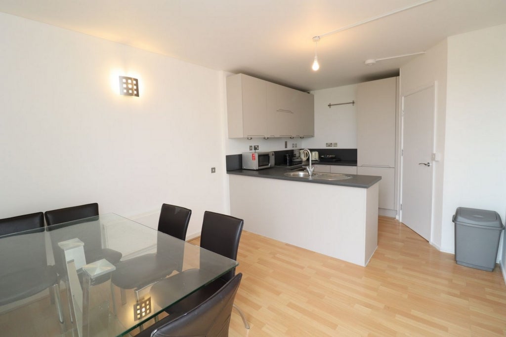 Room Globe Road in Greater London
