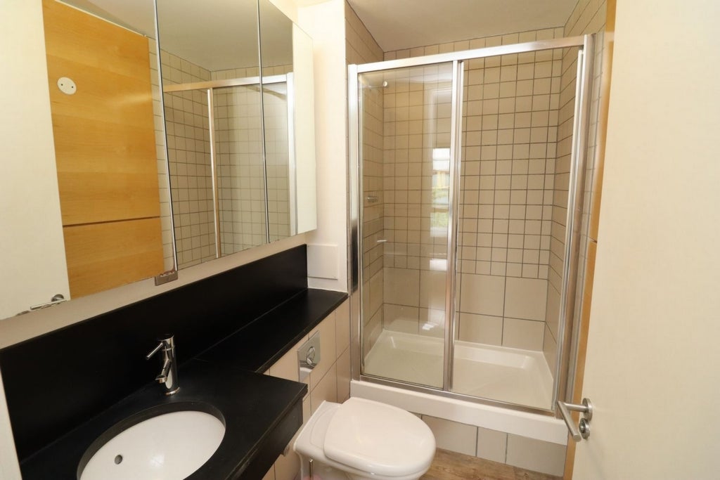 Room Globe Road in Greater London