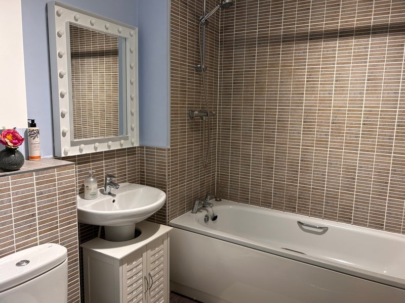 Room Starling Crescent in Slough