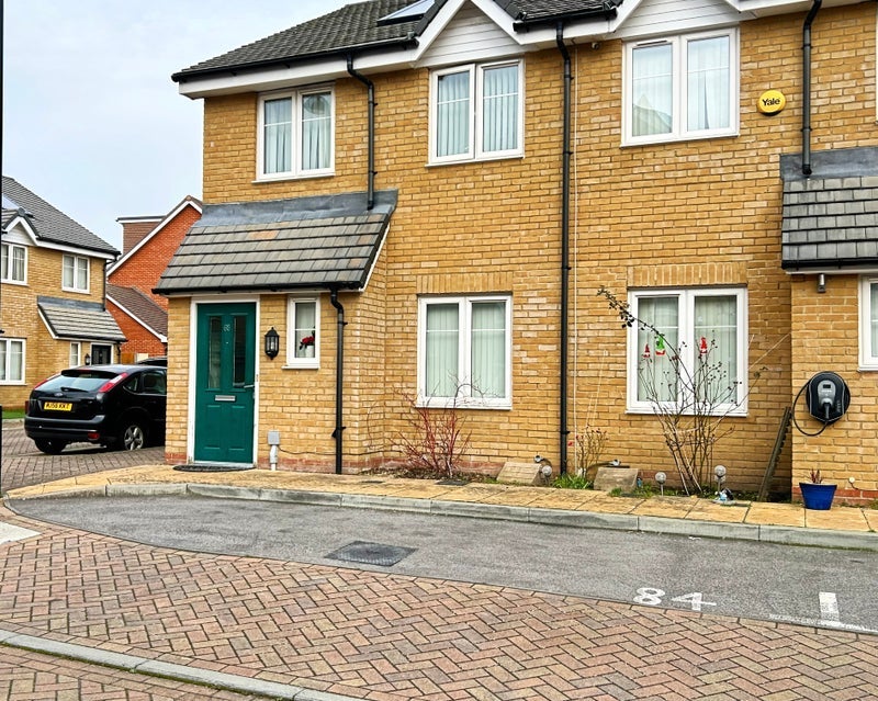 Room Starling Crescent in Slough