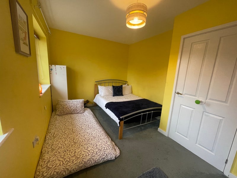 Room Starling Crescent in Slough