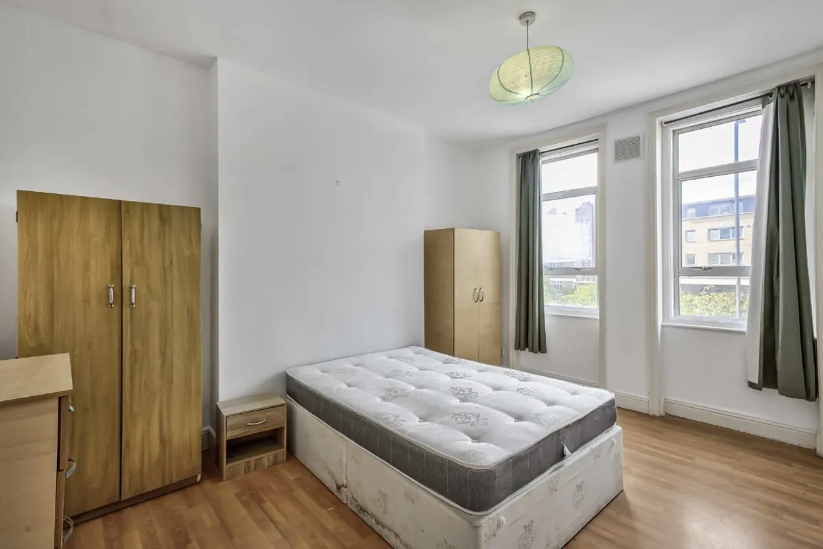 Flat Ritherdon Road in Greater London