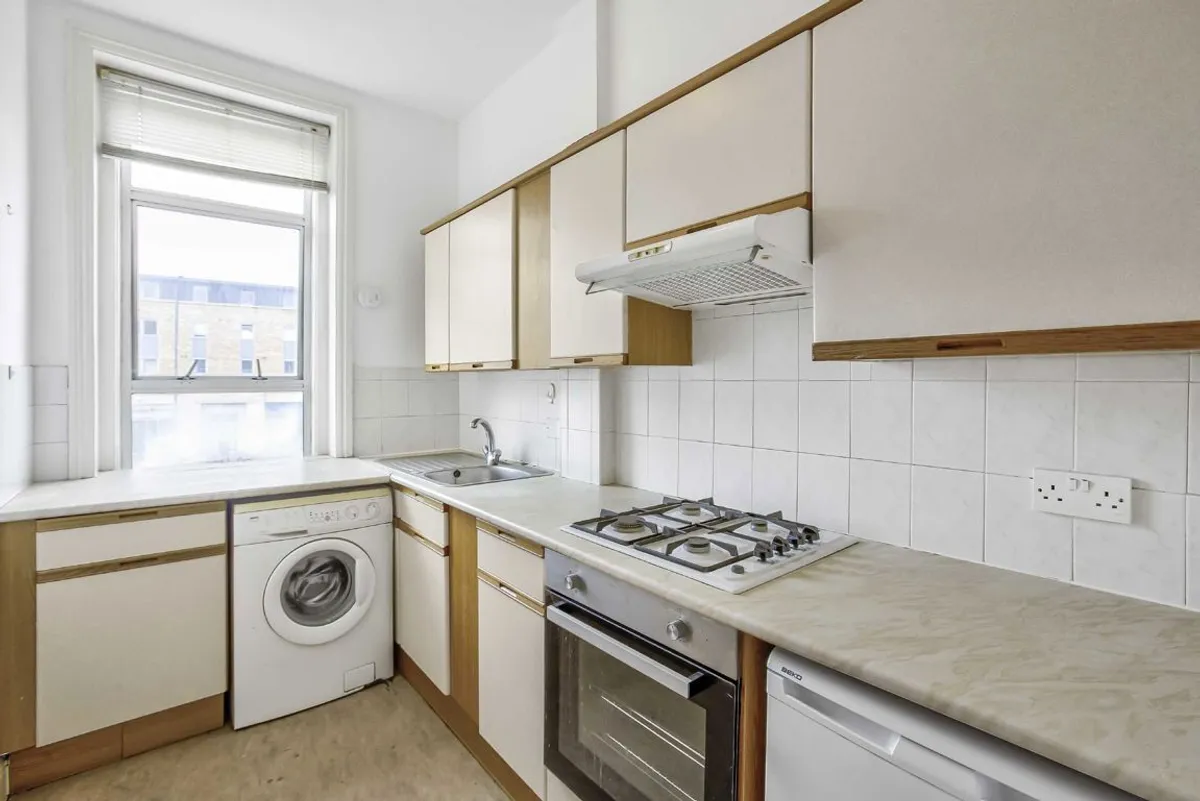 Flat Ritherdon Road in Greater London