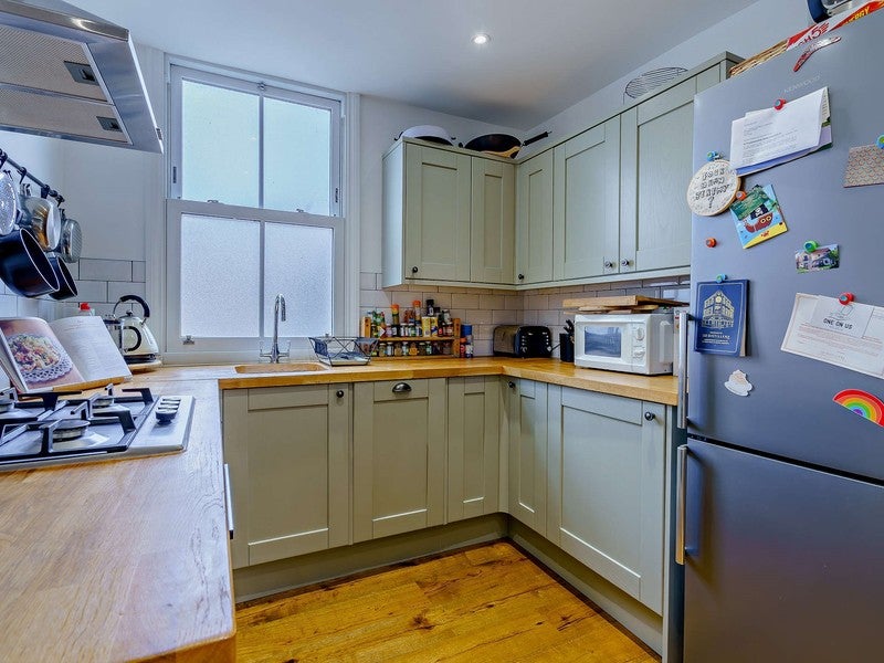 Flat Glasford Street in Greater London