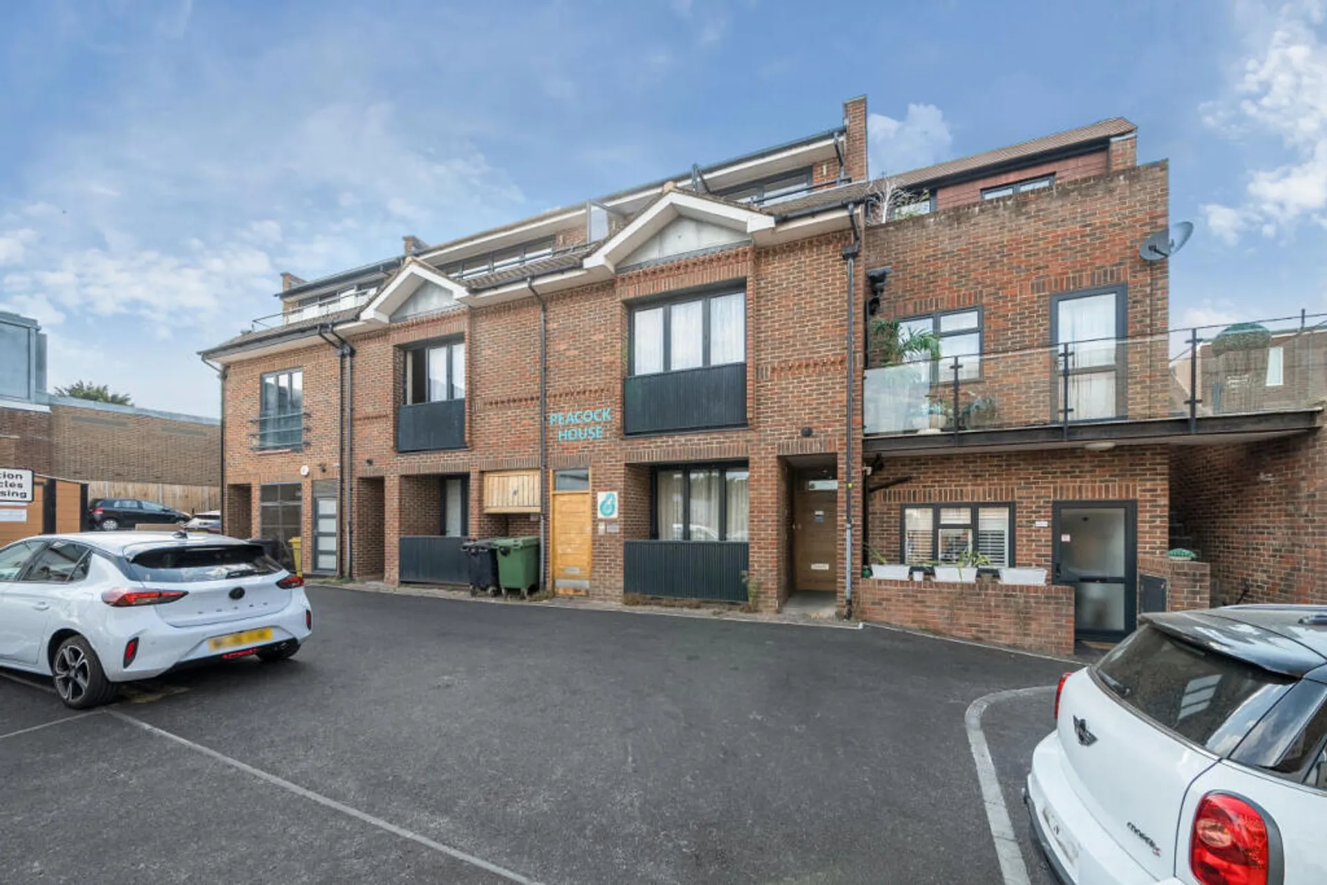 Flat Glebe Way in Greater London