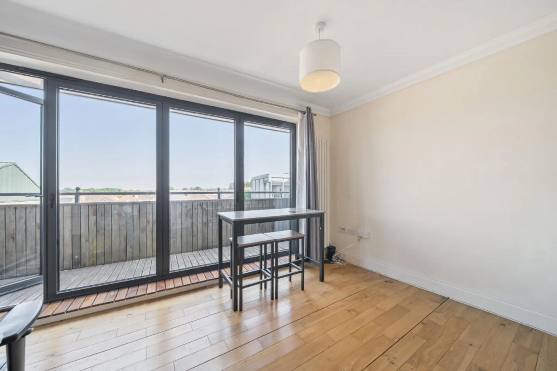 Flat Glebe Way in Greater London