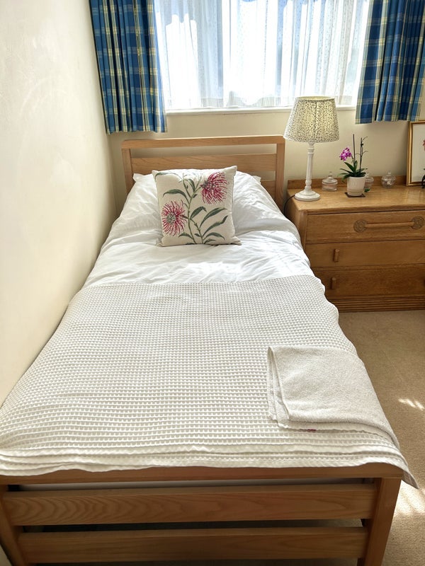 Flat Aintree Street in Greater London