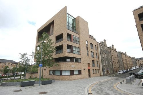Flat McEwan Walk in City of Edinburgh