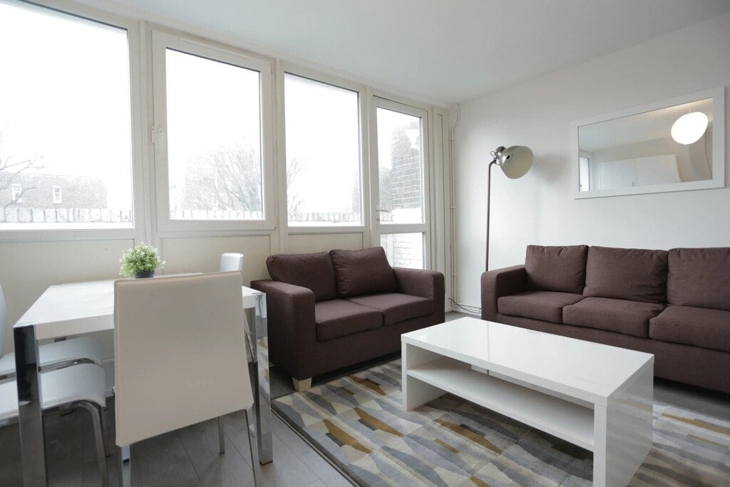 Room Commercial Road in Greater London