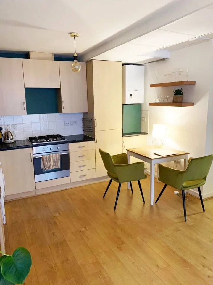 Flat Norwood Road in Greater London