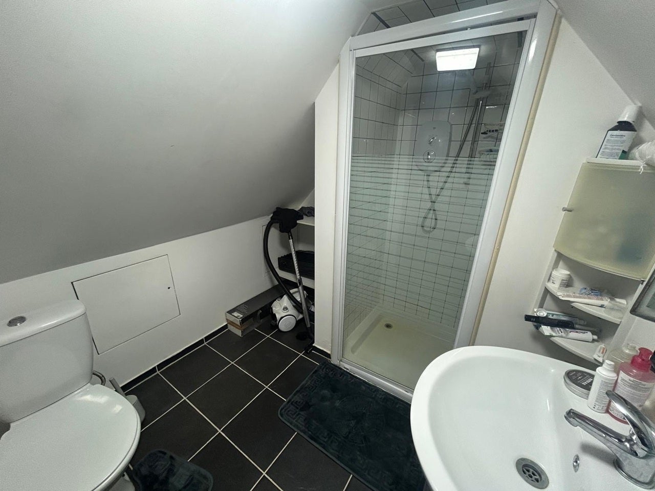 House Emerald Close in Greater London