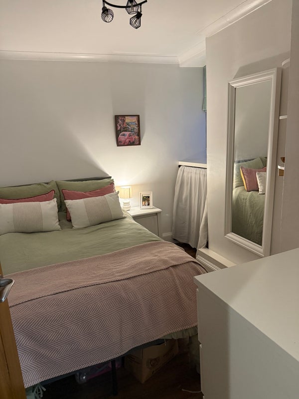 Room Culverden Road in Greater London