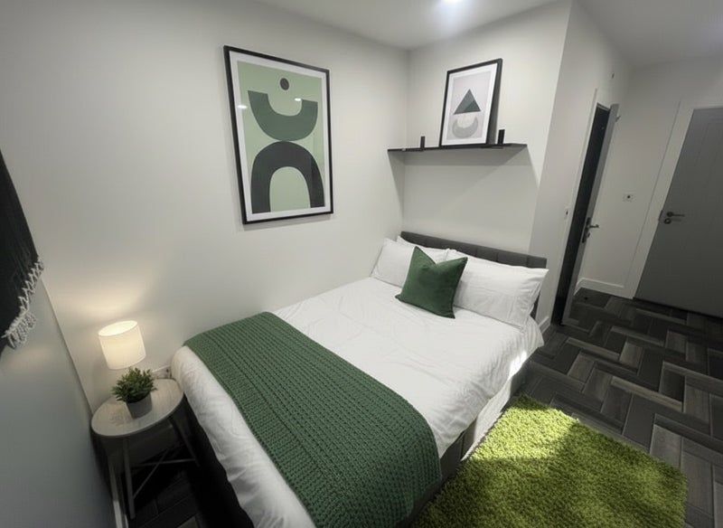 Room High Road in Nottingham